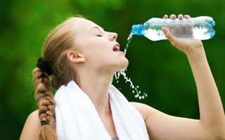 Bù nước cho cơ thể vào mùa hè