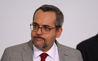 Bộ trưởng Brazil bị phạt vì không đeo khẩu trang khi dự sự kiện