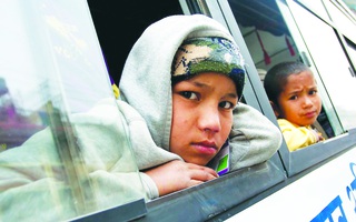 Đường về nhà của những đứa trẻ mồ côi giả ở Nepal