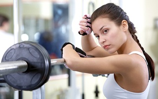 4 thói quen tập gym khiến làn da của bạn nhanh xuống cấp