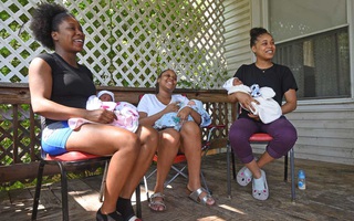 Mỹ: 3 chị em sinh con cùng 1 ngày, tại cùng 1 bệnh viện