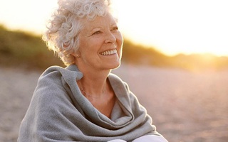 Bảo vệ sức khỏe người cao tuổi mùa nắng nóng: Nguy cơ, phòng tránh và những điều cần lưu ý