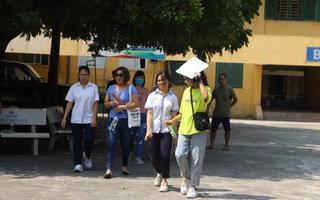 Gần 89.000 học sinh Hà Nội "đội nắng" đi làm thủ tục dự thi vào lớp 10 