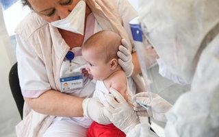 UNICEF: Báo động việc tiêm chủng cho trẻ em giảm mạnh trong dịch Covid-19