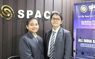 2 nữ sinh Ấn Độ phát hiện tiểu hành tinh di chuyển hướng về Trái đất