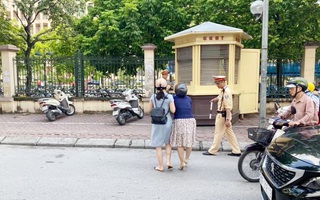 Công an Hà Nội lên tiếng vụ CSGT ra đường kéo ngã 2 phụ nữ đi xe máy