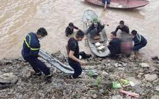 Bắc Giang: Phát hiện thi thể mẹ con buộc chặt vào nhau nổi trên sông 