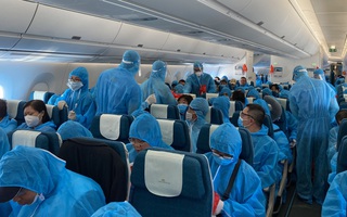 3 chuyến bay "giải cứu" hơn 700 du khách đang mắc kẹt ở Đà Nẵng về Hà Nội và TPHCM
