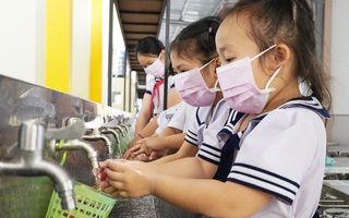 Hơn 800 triệu trẻ em thiếu trang thiết bị cơ bản để rửa tay chống dịch Covid-19