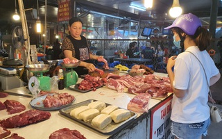 Thịt lợn giảm 10.000 đồng/kg, rau xanh tăng giá mạnh 