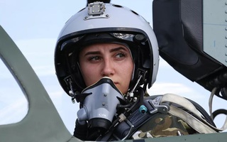 Các nữ phi công Nga chuẩn bị cho chuyến bay huấn luyện đầu tiên 