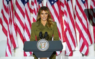 Bà Melania Trump gửi thông điệp đi vào lòng người đến các bà mẹ Mỹ