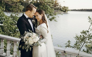 Thủ tướng Phần Lan Sanna Marin làm lễ cưới giữa bão dịch Covid-19