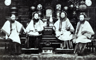 Loạt ảnh cũ phản ánh chân thật vẻ ngoài của các nữ nhân trong một gia đình quan chức triều nhà Thanh