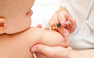 Vaccine 5 trong 1 là gì và trẻ em tiêm mũi này sẽ bị sốt mấy ngày?