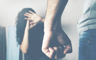 Bạo lực giữa các cặp đôi: Chuyện riêng hay chuyện chung? 