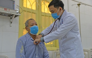 Uống viên sủi trị đái tháo đường, bệnh nhân bị tràn dịch màng phổi nguy kịch