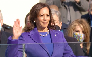 Bà Kamala Harris tuyên thệ chính thức trở thành Phó Tổng thống da màu đầu tiên của Mỹ
