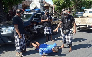 Indonesia: khách không đeo khẩu trang sẽ bị phạt chống đẩy 50 lần