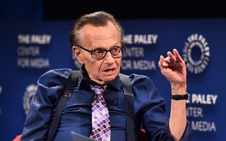 "Vua truyền hình" Mỹ Larry King nhập viện do mắc Covid-19