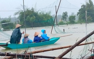 
Hà Tĩnh: Nhiều hộ dân phải di dời khẩn cấp do mưa lớn, hồ chứa xả tràn