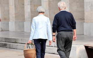 Ly hôn tuổi trung niên: Sự “dừng chân” nhiều băn khoăn