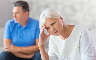 Ly hôn tuổi trung niên: Xu hướng tích cực hay tiêu cực?