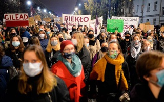 Ba Lan: Hàng chục nghìn phụ nữ phá thai bất hợp pháp từ khi có luật mới
