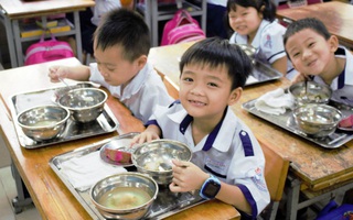 Phấn đấu 100% trường học có tổ chức bữa ăn học đường