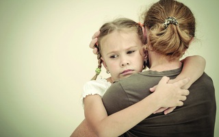 Cha mẹ cần cư xử với con bằng lòng trắc ẩn và sự thấu hiểu