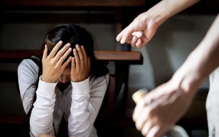 Bị chồng đánh, người vợ cần thực hiện những biện pháp pháp lý gì?