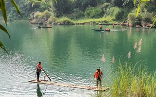 Vụ lật thuyền khiến 4 học sinh đuối nước ở Hà Giang: Nỗi đau người ở lại