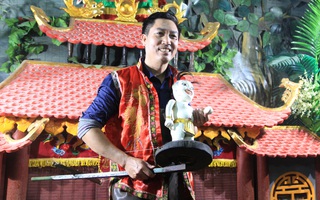 Nghệ sĩ Phan Thanh Liêm cùng sinh viên “giữ lửa” nghệ thuật múa rối nước
