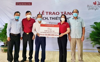 Agribank Bình Định chia sẻ với tuyến đầu chống dịch, đồng hành cùng trẻ em "Thêm con chữ, bớt đói nghèo"