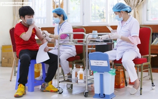 Giám đốc Sở Y tế Hà Nội nói về việc tạm dừng tiêm cho học sinh với 2 lô vaccine gia hạn 