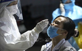 Kit xét nghiệm của Công ty Việt Á bị "thổi giá": Y tế Hà Nội nói chỉ nhận qua nhà tài trợ