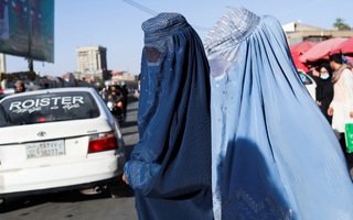 Taliban cấm phụ nữ di chuyển đường dài nếu không có nam giới đi cùng