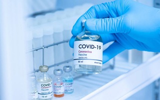 Bắt giữ 80 người và thu hơn 3.000 liều vaccine Covid-19 giả bằng nước muối