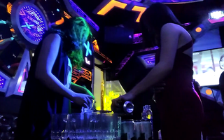 Hai nữ nhân viên quán karaoke dương tính với Covid-19, cả xã hơn 14 ngàn dân bị phong tỏa 