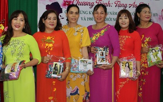 Phụ nữ Bình Định góp phần tôn vinh áo dài