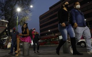 Phận đời "bán phấn buôn hương" của phụ nữ Mexico giữa đại dịch 
