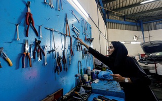 Hành trình "chen chân" vào ngành sửa chữa ô tô của một phụ nữ ở UAE