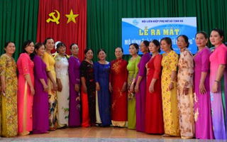 Hội Phụ nữ xã lập "Tủ áo dài truyền thống" tặng chị em 