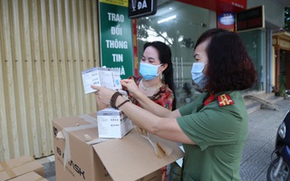 Hội phụ nữ Công an tỉnh Vĩnh Phúc tặng 50.000 khẩu trang y tế cho vùng dịch 