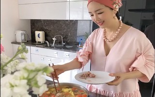 Sao vào bếp: Hoa hậu Đền Hùng nấu bún cá đãi khách, khẳng định ở nhà không lo thất nghiệp