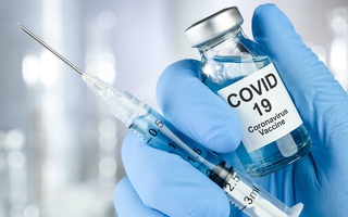 Xã hội hóa vaccine Covid-19: Người nghèo chờ đợi gì? 