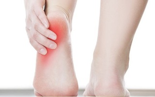 Đau gót chân là bệnh gì? Nguyên nhân và cách điều trị cần biết