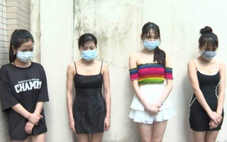 Hà Nội: Tạm giữ 42 nam nữ "bay lắc" trong quán karaoke bất chấp lệnh cấm
