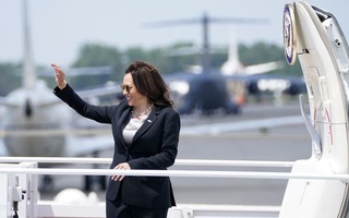 Chuyến công du đầu tiên của Phó Tổng thống Mỹ Kamala Harris bị gián đoạn vì máy bay gặp sự cố kỹ thuật