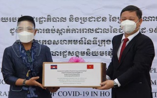 Campuchia tặng trang thiết bị và vật tư y tế phòng, chống dịch Covid-19 cho TPHCM